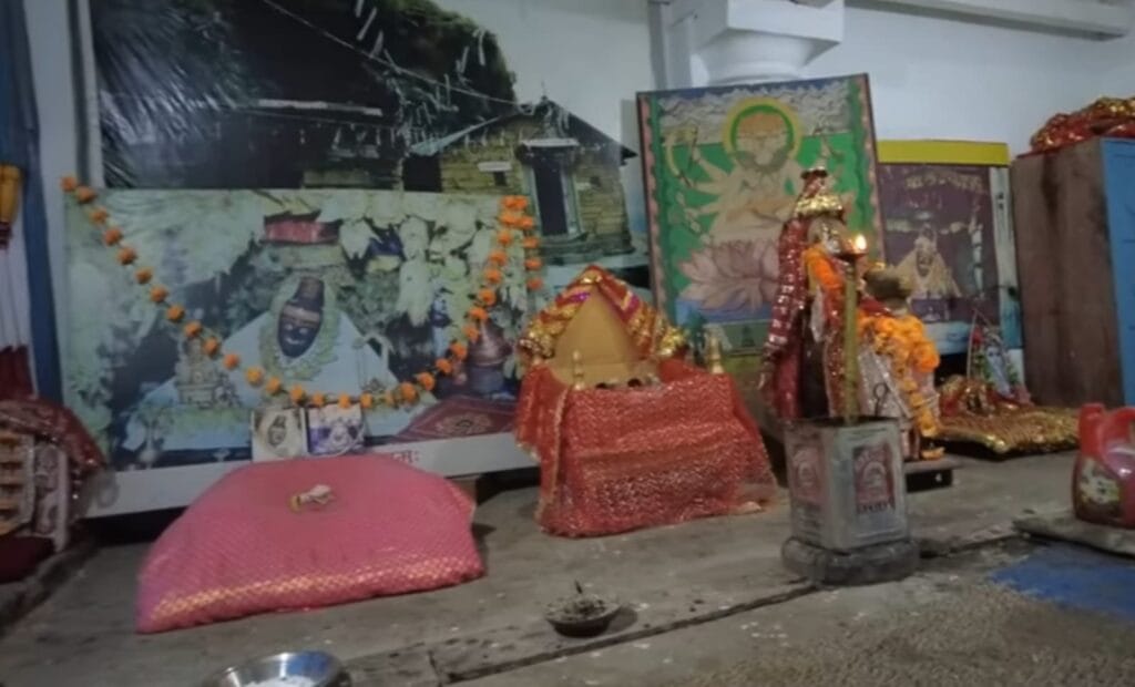 मंदिर का वह भाग जहाँ 6 महीनो के लिए भगवान रुद्रनाथ को विराजमान किया जाता है।
